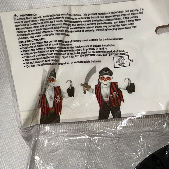 Kids Pirate Skull Halloween Mask Thick Plastic Light Up Eyes Set of 2 Costume - Picture 12 of 14